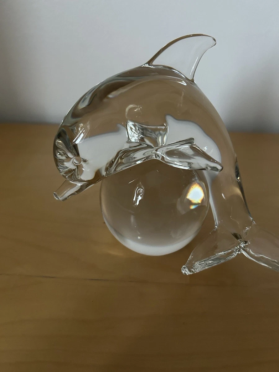 Crystal World Ornamento In Vetro Tagliato A Mano – Delfino Con Sfera Su Base Di Vetro, Altezza 9 Cm, Effetto Luccicante