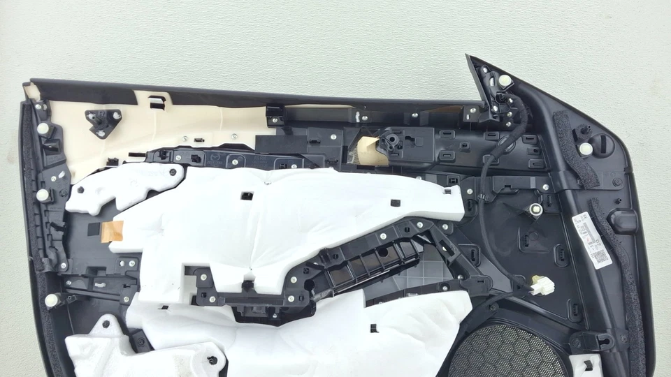 Mazda 6 2018-2021 cubierta de moldura de puerta delantera derecha panel OEM NEGRO Foto 3 de 4