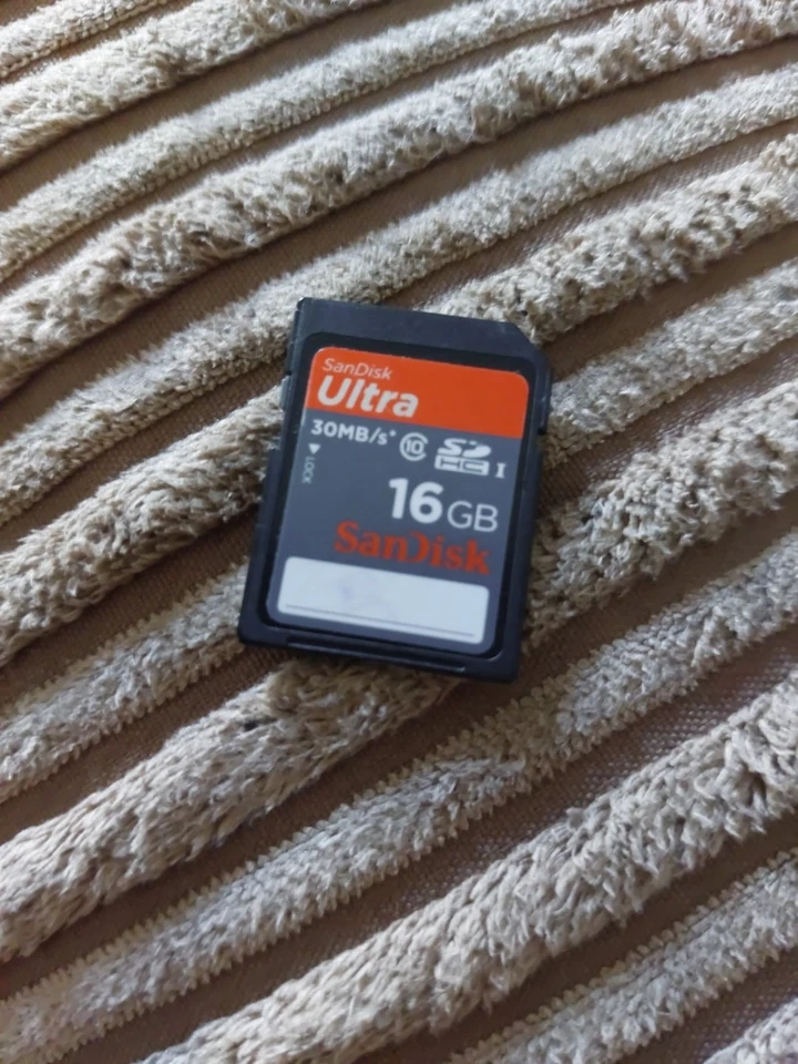 SanDisk 16GB Ultra SDHC Memory Card 30 mbps Used - Image 1 of 2