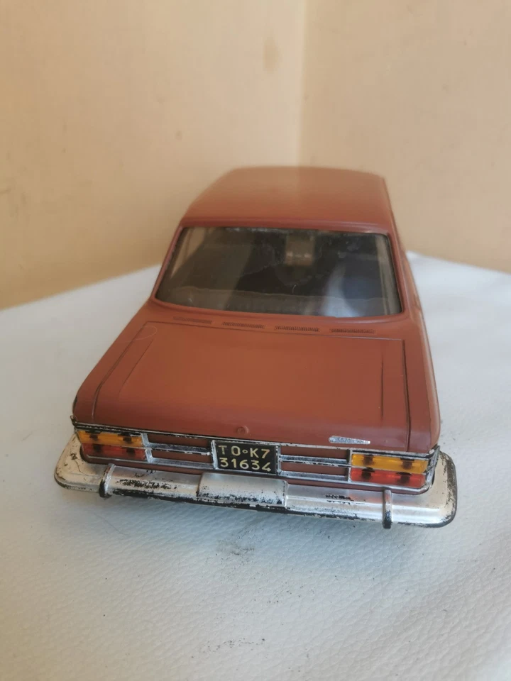 pocher fiat 130 scala 1/8 incompleta mancano le ruote, da recupero o restauro - Immagine 4 di 4