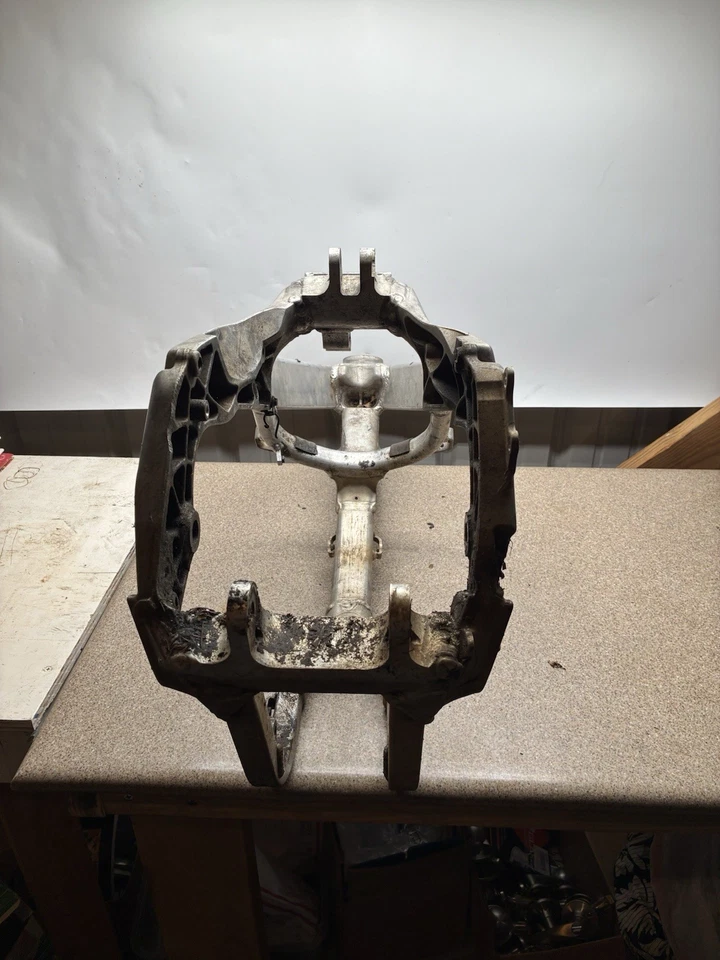 Honda CRF 250R CRF250R 2005 cuadro chasis principal aluminio Foto 2 de 4