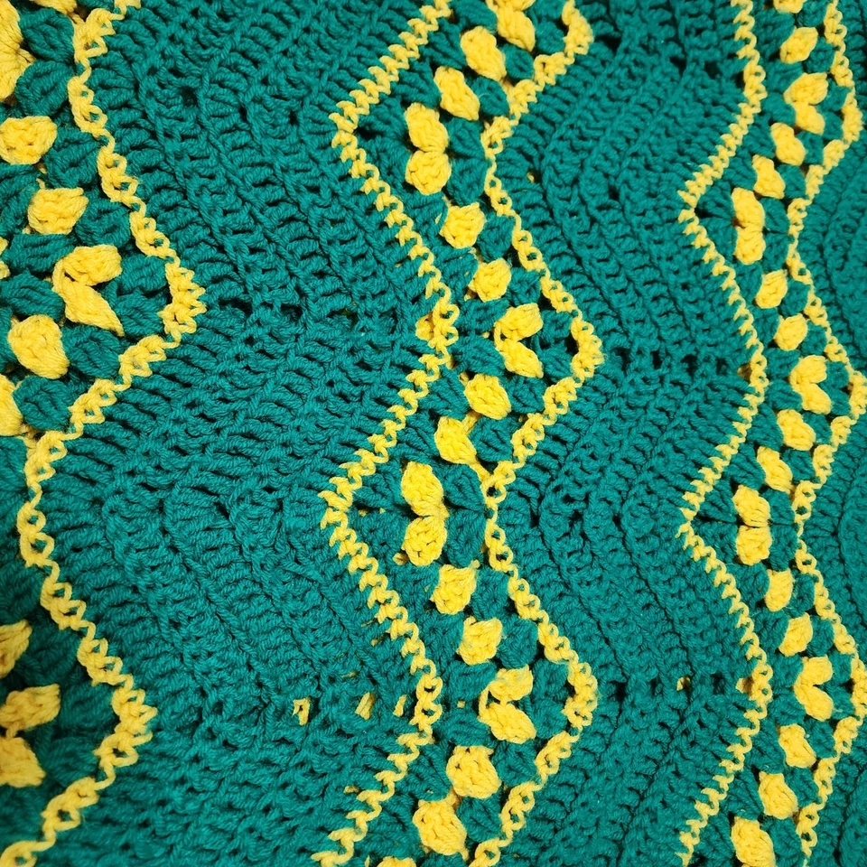 Manta afgana de ganchillo 80” x 65” verde amarillo hecha a mano Foto 3 de 3