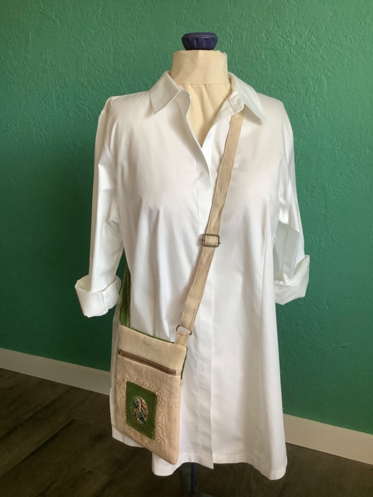 Handmade fabric bag, adjustable strap, features Boticelli&rsquo;s &ldquo;Venus&rdquo;.