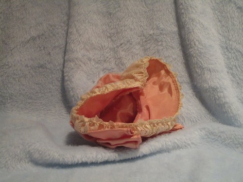 VTG Pink Doll Bonnet with Lace Edges and Bow - Picture 5 of 5