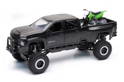 Chevrolet 3500HD 1:20 Off Road Truck Green Dirt Bike New Ray model  SS-37596