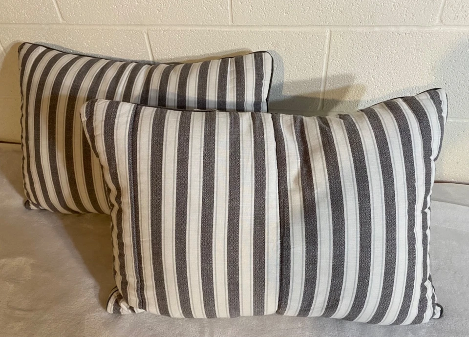 Fundas de almohada estándar acolchadas a rayas grises 100 % algodón orgánico POTTERY BARN Foto 3 de 4