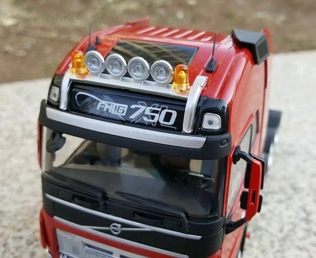 Marge Models Volvo FH16 750 8x4 Prime Mover Truck Red 1/32 DieCast Model New - Image 3 of 4