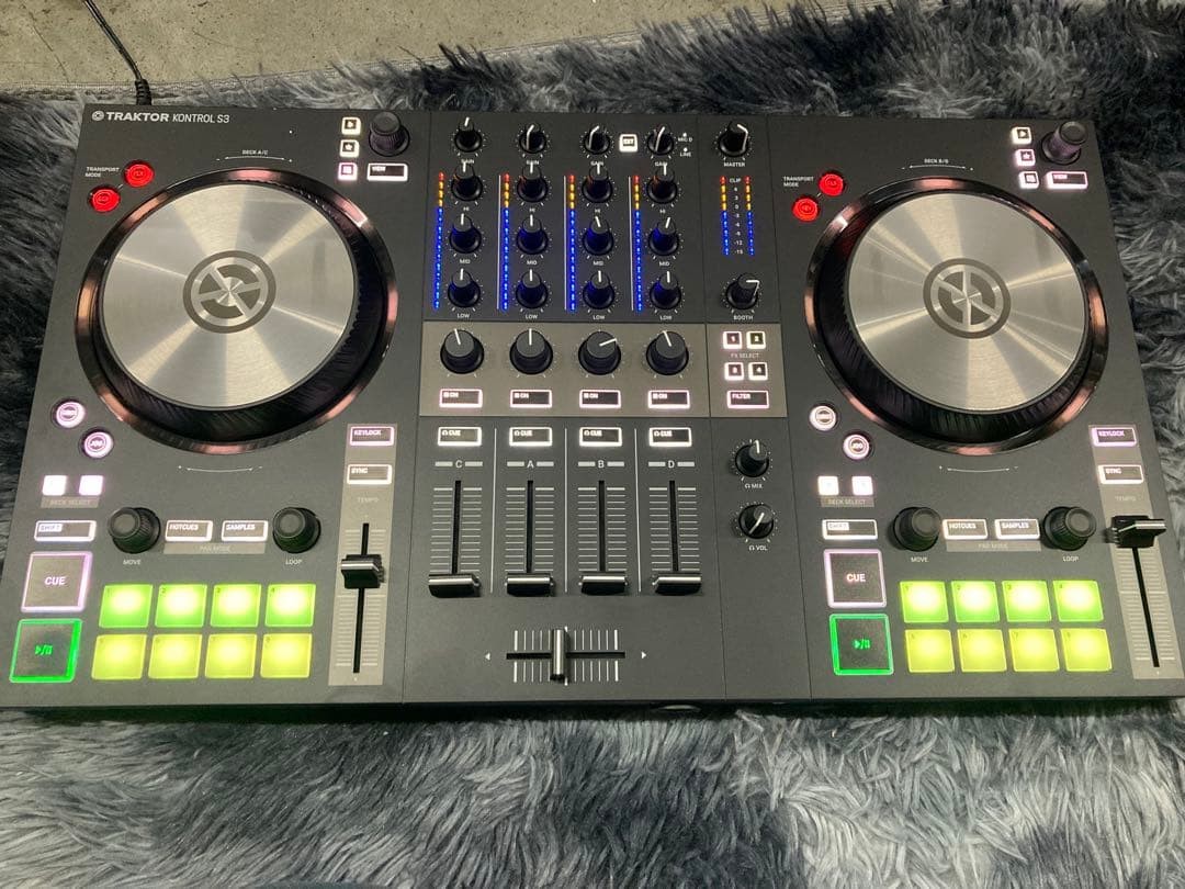 Native InstrumentsTraktor Kontrol S3 DJ Controller with Manual