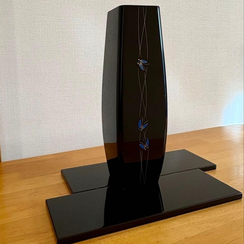 Wajima-nuri (Wajima lacquerware) single flower vase, black lacquer, butterfly