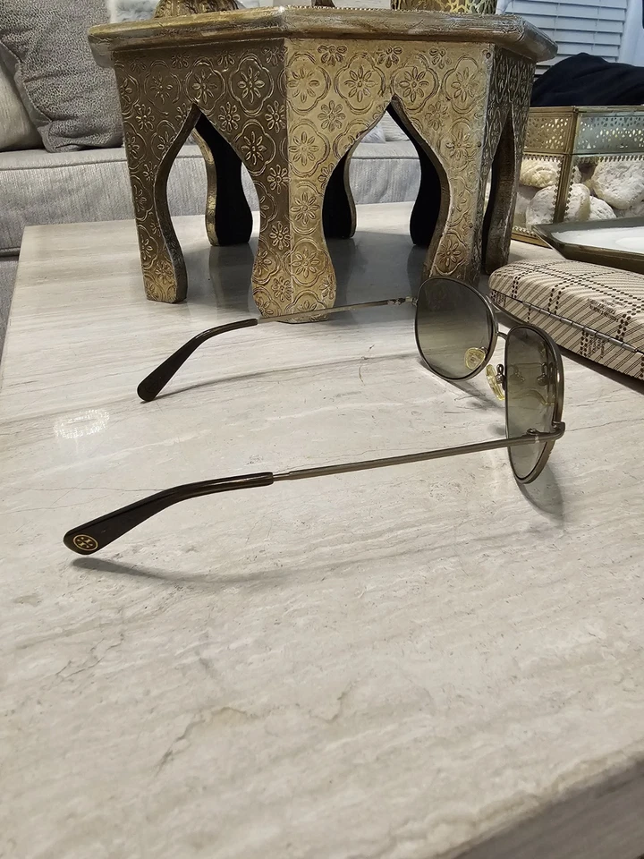 Gafas de sol de aviador Tory Burch TY6006 109/8G con marco dorado Foto 4 de 4