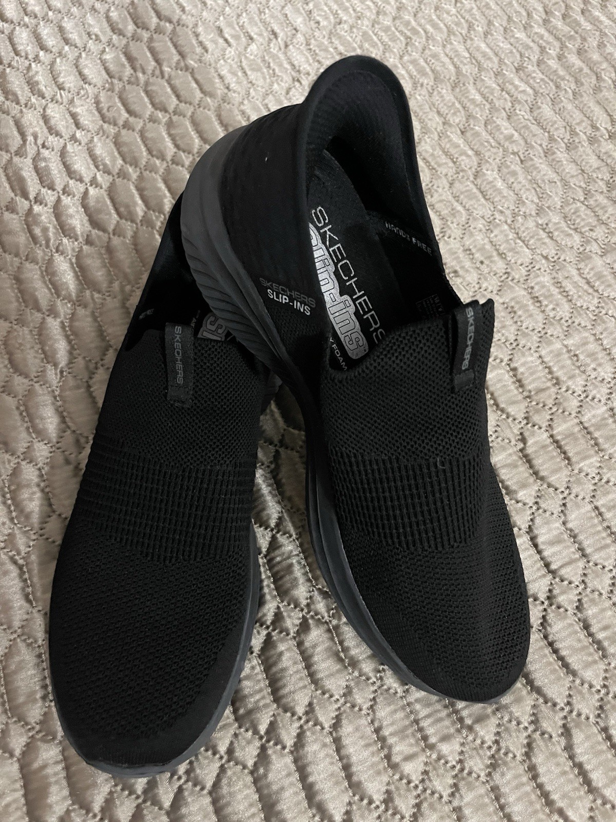 skechers men’s 10 memory foam slip in black walking shoe.  excellent cond