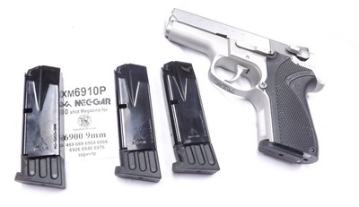 Smith & Wesson M&P9 モデルガン 9mm 4マガジン付き Smith & Wesson M&P9 M2.0 Metal Carry Comp 9mm 4.22
