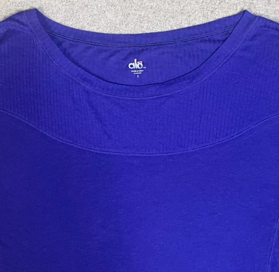 NUEVO CON ETIQUETAS Camisa Alo Captivate Manga Larga Mujer Talla Pequeña Púrpura Perfecta Yoga Gimnasio Foto 3 de 4