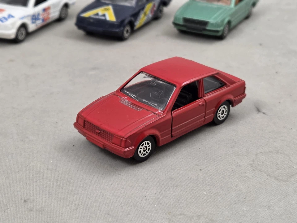 Corgi Juniors Ford Escort Mk3 Konvolut lot 1:64 - Bild 2 von 4