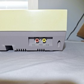 Nintendo NES-001 Console System w/ 1 Controller & Zapper &ndash; Untested *