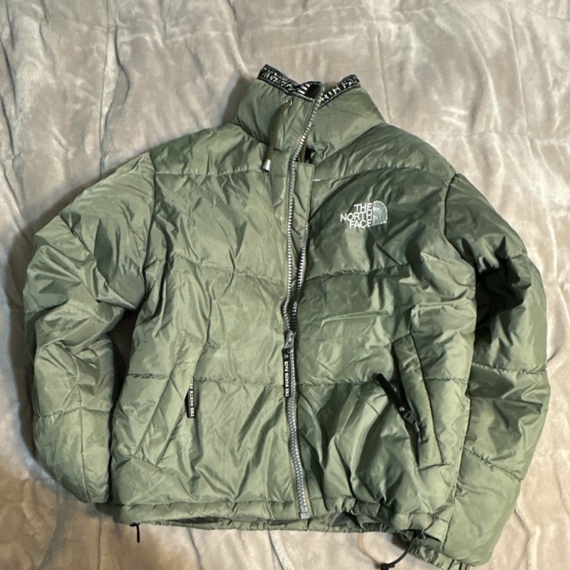 The North Face Women’s Green Puffer Jacket S Zip Embroidered Zipper Accents