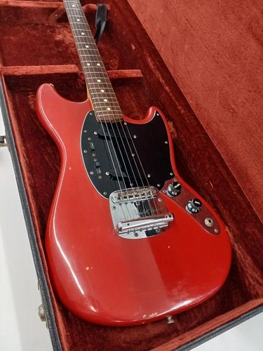 FENDER MUSTANG (NO251005)