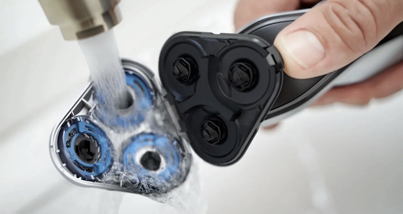 Philips Norelco, 6500 Wet/Dry Shaver W/AntiFriction Coating +Heads