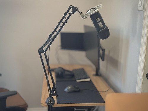 Microphone With Accessories - Picture 2 of 10