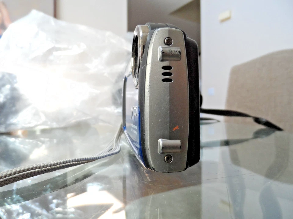 CÁMARA SUBMARINA FUJIFILM FINE PIX XP65 14,0 MEGAPÍXELES PAQUETE DE TRABAJO Foto 3 de 4