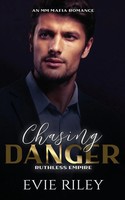 Evie Riley | Chasing Danger | Taschenbuch | Englisch (2025) | Ean 9781773576794