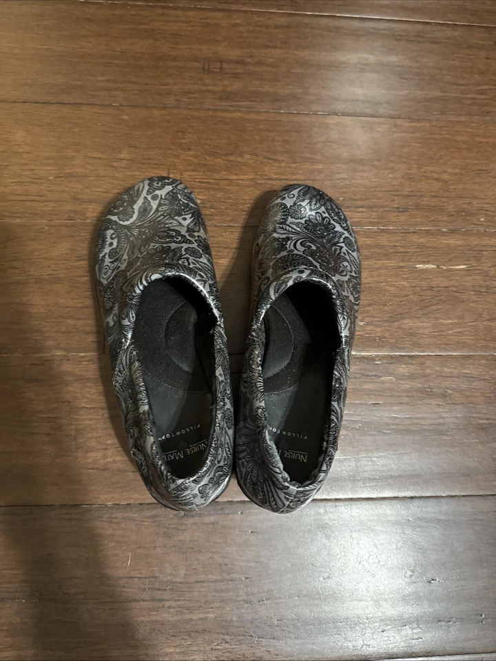 Zuecos de cachemira negros antideslizantes superiores de almohada para mujer Nurse Mates talla 11 M Foto 4 de 4