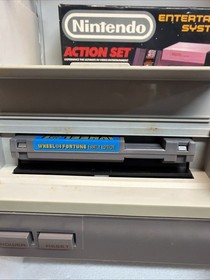 Consola dom&eacute;stica Nintendo NES Action Set - blanca/gris con caja NES-001