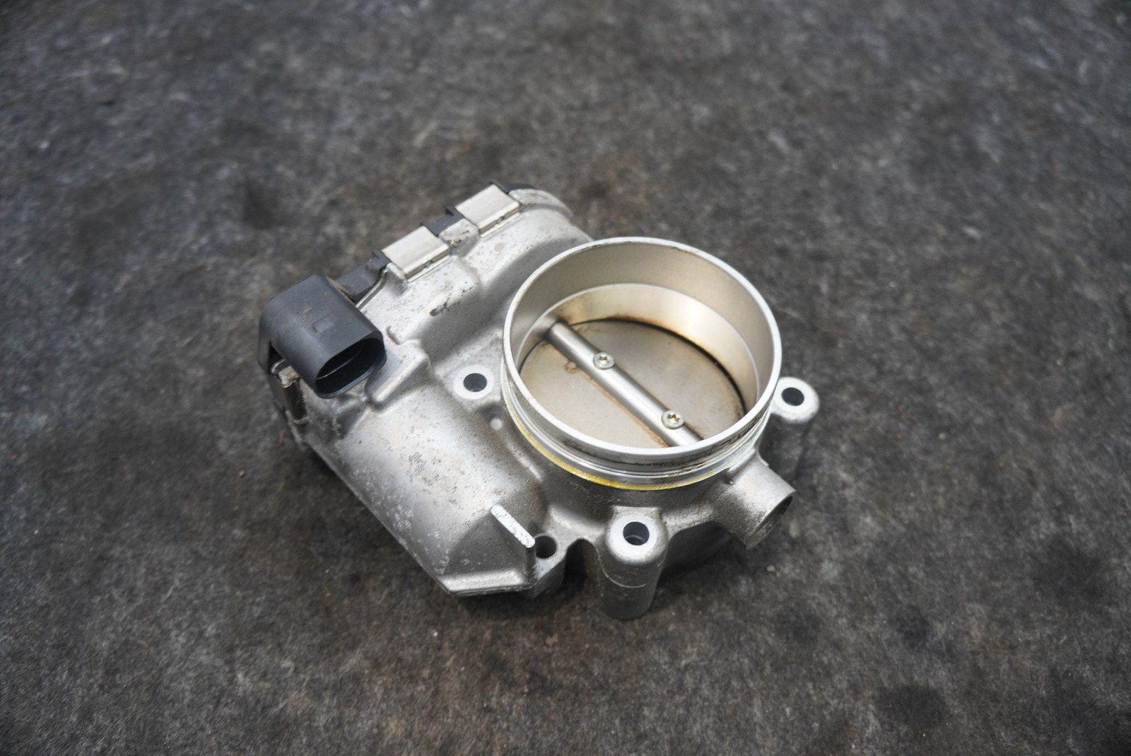Engine Throttle Body Valve 329966 OEM Maserati Quattroporte M156 2014-17+ Ghibli