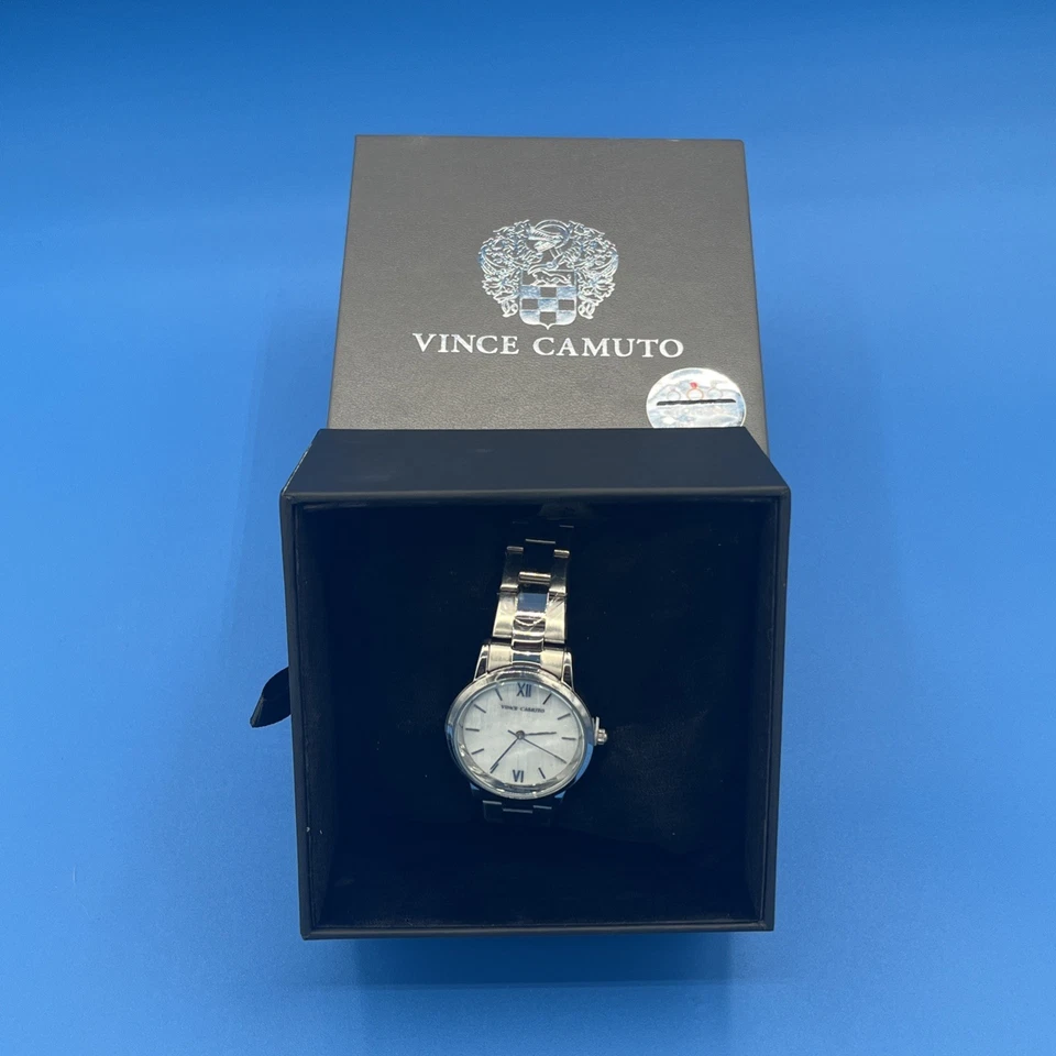 Relógio feminino Vince Camuto 32 mm tom prata estojo/banda mostrador esfregão - Imagem 2 de 4