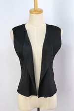 PLEATS PLEASE Black Vest ISSEY MIYAKE 132 9650