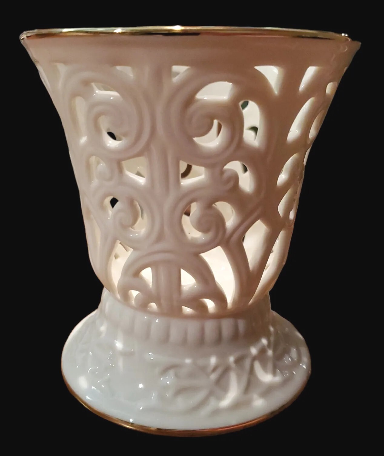 Versailles Gold Trim Pierced Design