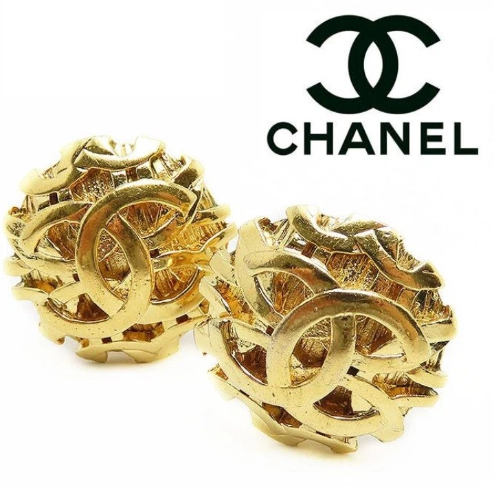 CHANEL COCO CRUSH CHANEL COCO Crush Collection Single Earring Beigegold  2022-23FW | Chanel jewelry, Chanel earrings, Chanel accessories