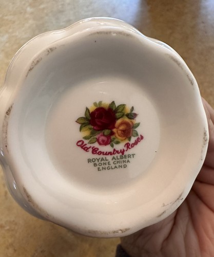 royal albert old country roses creamer - Picture 2 of 3