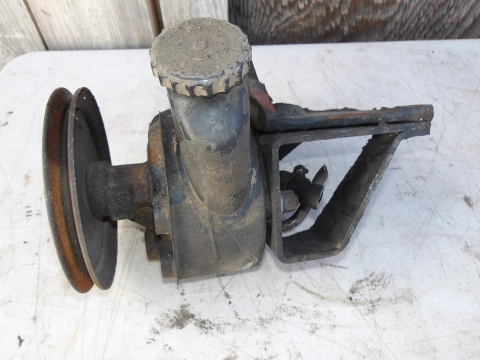 1967-1972 Chevrolet GMC Truck SBC Power Steering Pump with Brackets - Image 2 of 4