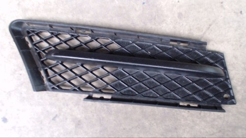 Luftgitter Vorne Rechts 51117154552 BMW 320d DPF Bj 2005 E90 / E91/ 2434380