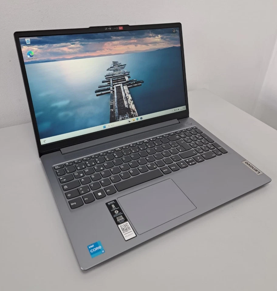 Lenovo IdeaPad Slim 3 15IAN8 15,6" 256GB SSD Intel i3-N305 8GB RAM Win11 S - Bild 2 von 4