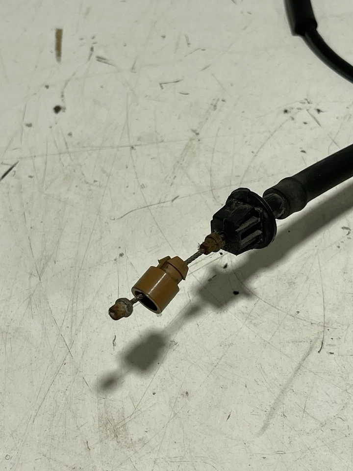 Cable acelerador 2.4 2.5 y 4.0 Jeep TJ Wrangler 97-06 OEM 04854137AA Foto 4 de 4