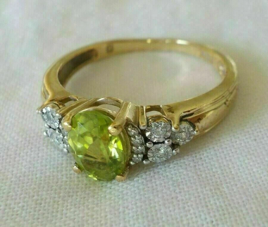 Anillo de compromiso solitario de peridoto verde ovalado de 2,00 quilates de oro amarillo de 14 quilates para mujer Foto 3 de 4