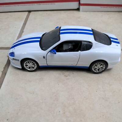 Maisto Die Cast Maserati Trofeo 1:24 Scale White W/Blue Stripes No