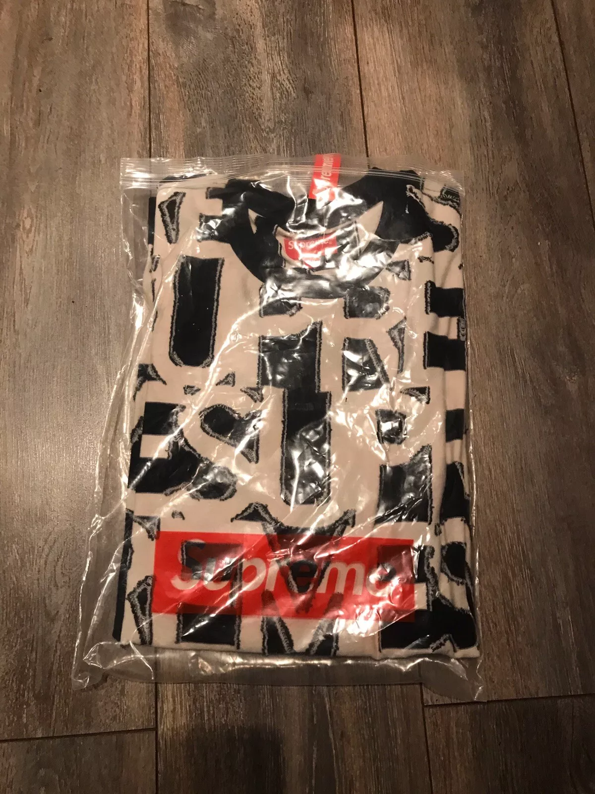 Haut Supreme SS20 noir et blanc flambant neuf taille XL 