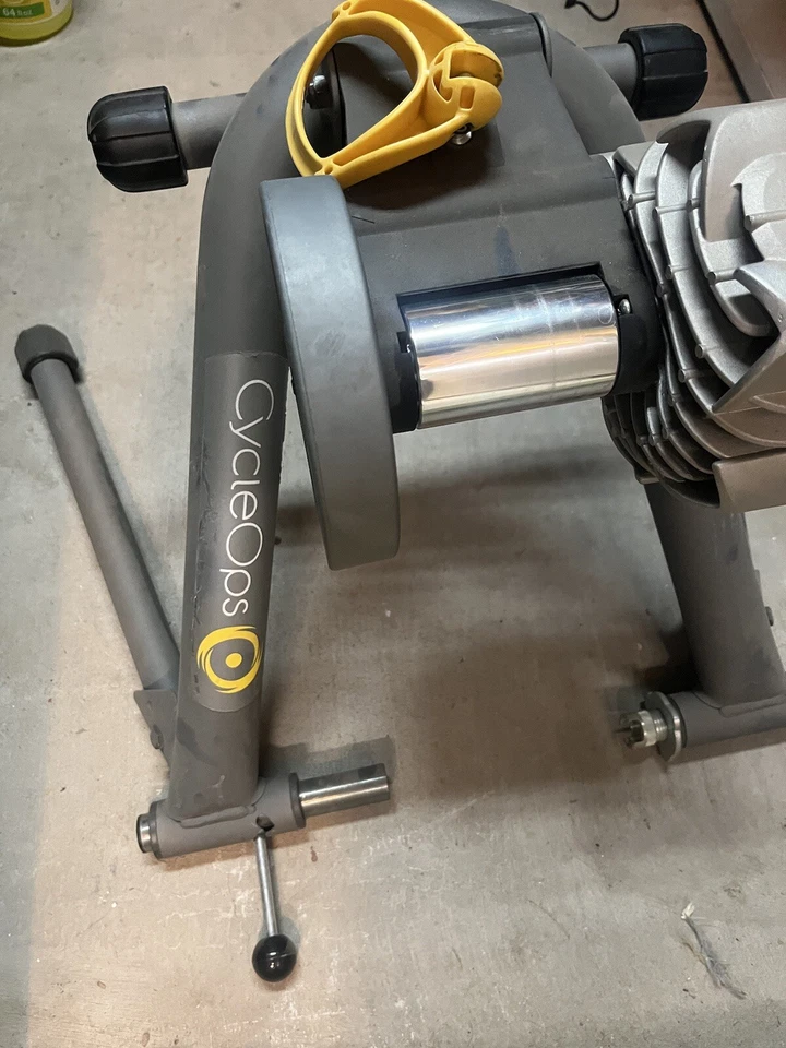 cycleops bike trainer grey used 3 times - Image 2 of 2