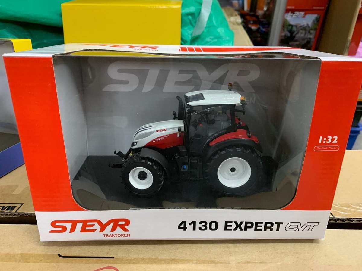 Universal hobbies 1/32 STEYR 4130 Expert CVT Tractor Diecast Model