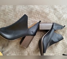Women's Evelyn Peep Toe Bootie - Black Size 5.5