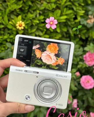 CASIO カシオ EXILIM EX-ZR50 エクシリム カシオ、新エクシリム「EX-ZR50」--自分撮りや仲間撮りに適したチルト