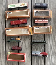 Vintage TYCO HO Electric Trains with boxes and Parts, Mixed Lot See Photos