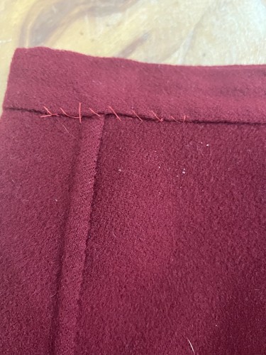 1973 Gucci Rojo Arándano 2 Piezas Traje Lana Falda Chaqueta Logo Botones Jackie O WOW - Imagen 16 de 23