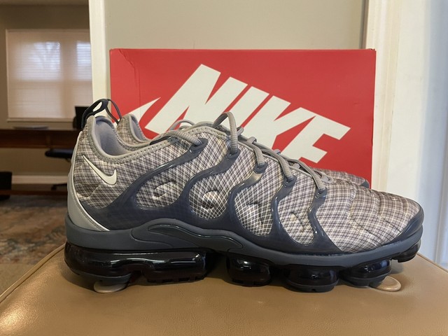 vapormax plus size 14