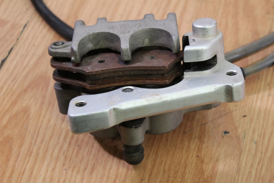 Suzuki RMZ 450 2012 cilindro maestro de freno delantero, pinza y línea Foto 3 de 4