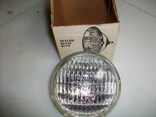 GE HALOGEN SEALED BEAM LAMP  7672-1   6 V.  7.2 WATT   PAR 36   6240-01-180-3716