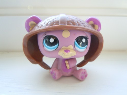 Littlest Pet Shop #1891 Oso de Peluche Panda Corazones Amarillos Púrpura con Sombrero Accesorio - Imagen 2 de 7